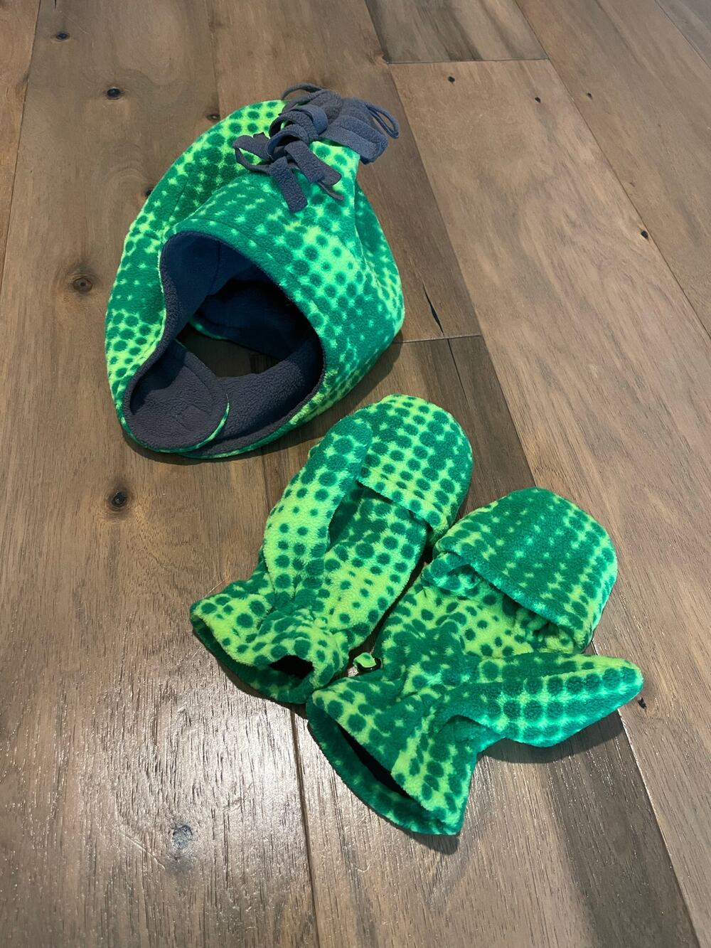 Kids Green Fleece Winter Hat & Convertible Mittens Set – Size S